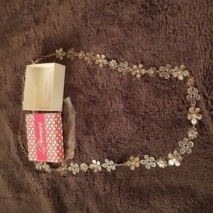Premier Designs silver daisy necklace